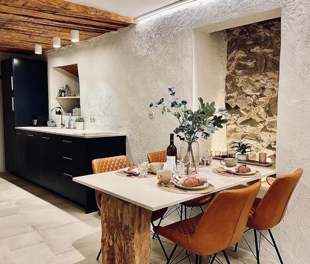 New Design & High Standard Apt From 16Th Century In Old Town-Free Parking Pressburg Exterior foto